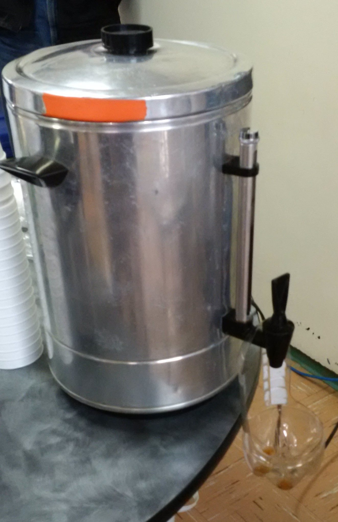 Drip stop on coffee urn